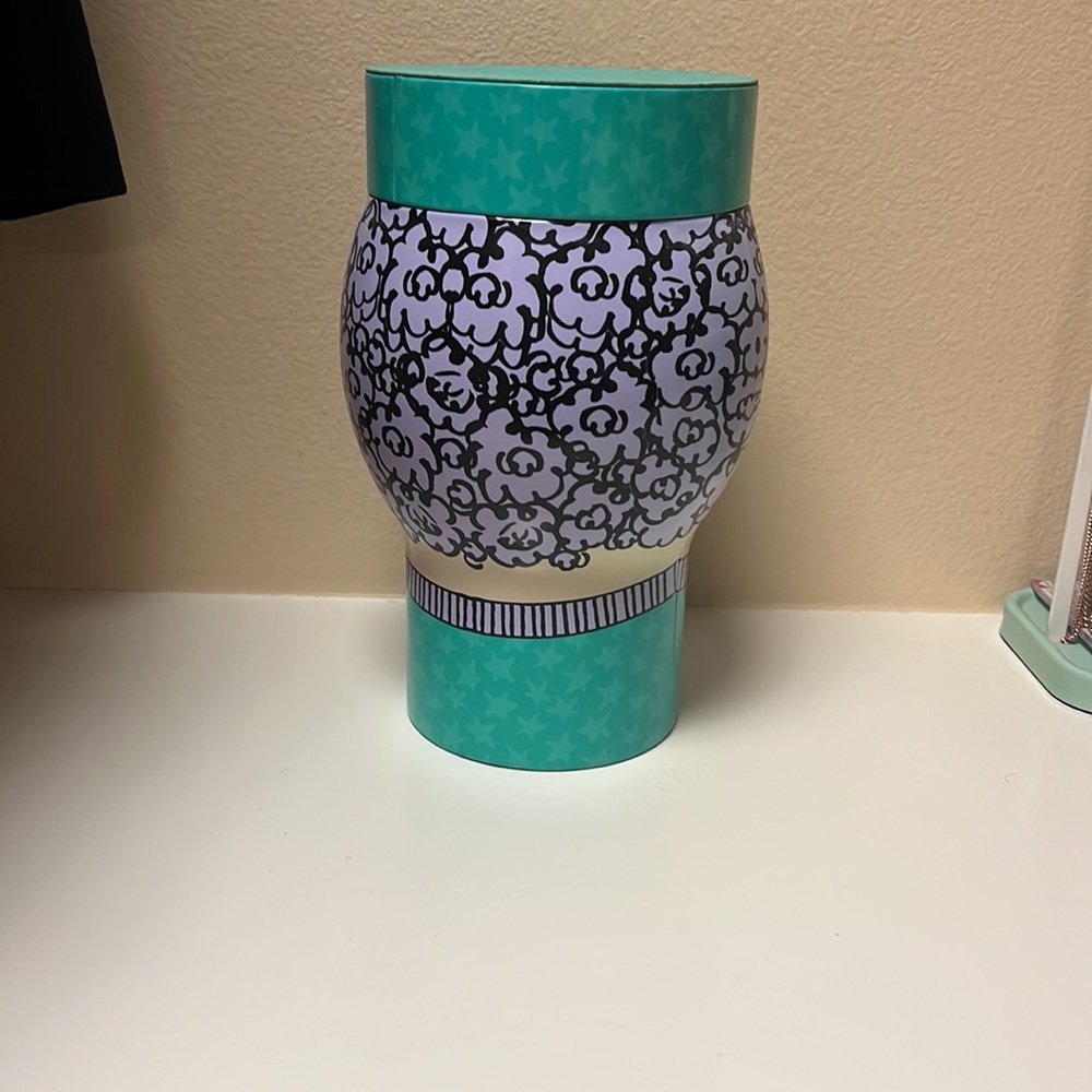 Benefit container - Picture 2 of 4